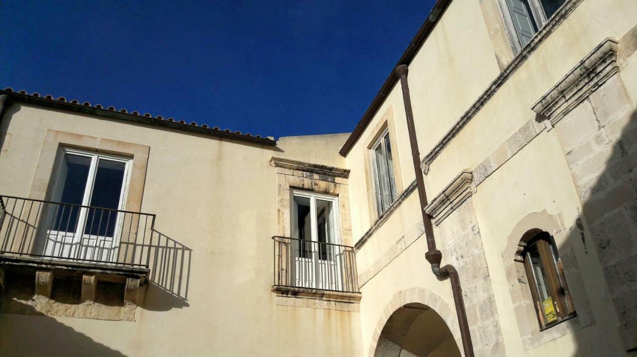 Incantevole Appartamento In Palazzo Storico Ortigia Syracuse Luaran gambar