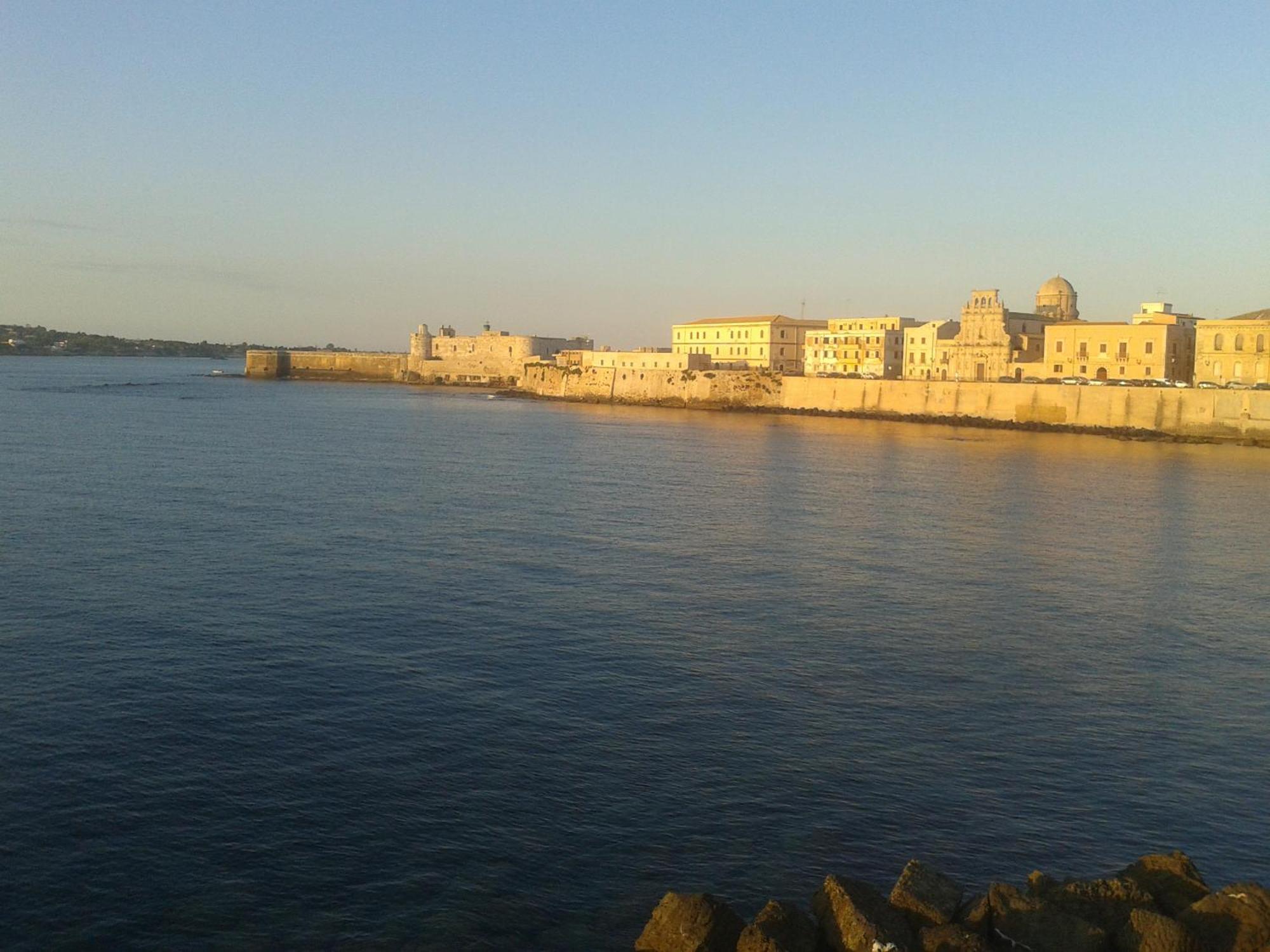 Incantevole Appartamento In Palazzo Storico Ortigia Syracuse Luaran gambar