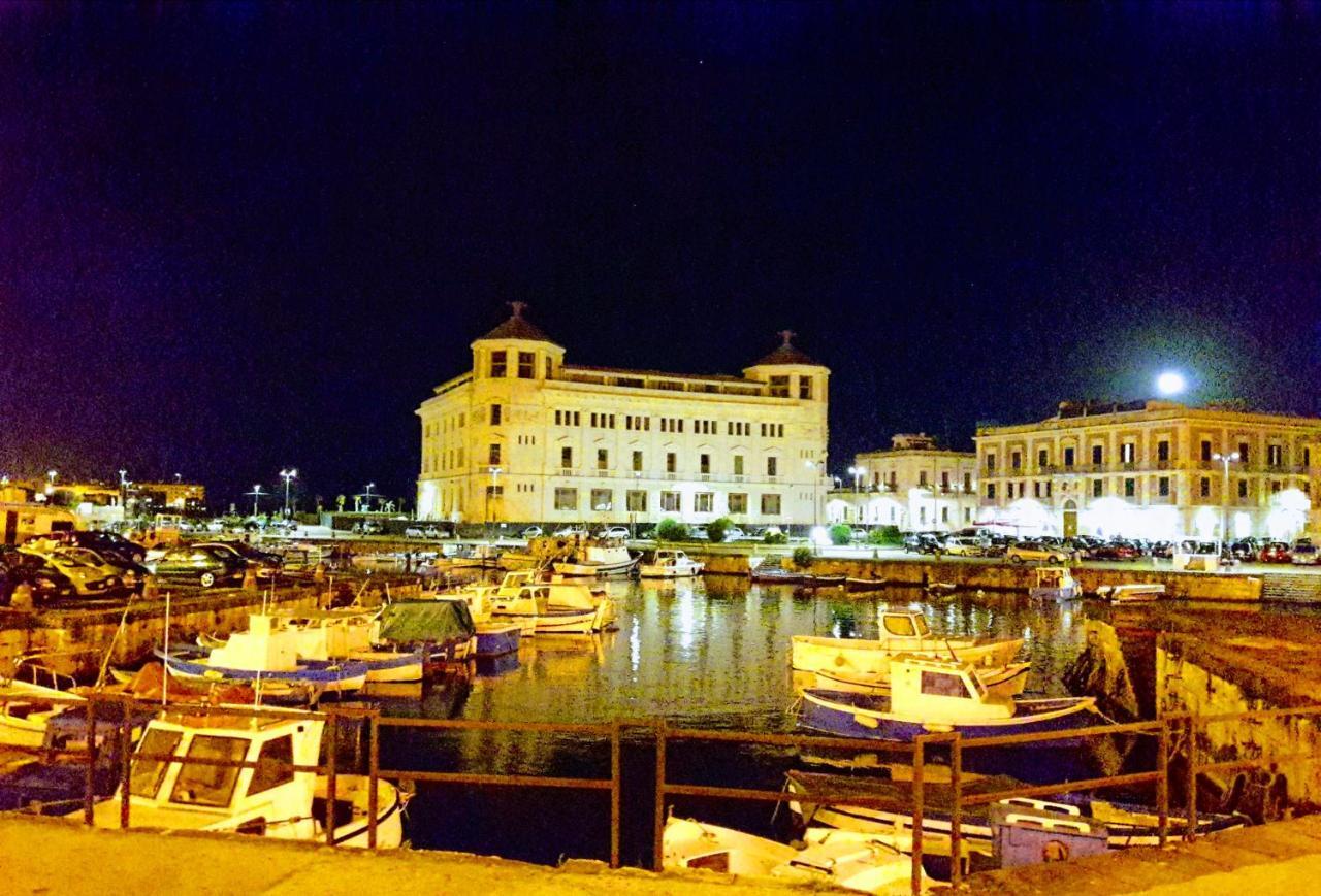 Incantevole Appartamento In Palazzo Storico Ortigia Syracuse Luaran gambar